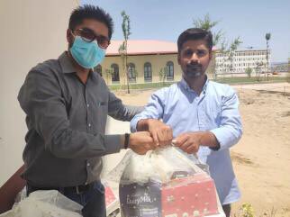 Sino Sindh Resources Pvt. Ltd., entity working on a #CPEC project of coal fired power plant at #Thar Block I, Sindh Province, distributed lavish Ramadan Gift Hampers to local Muslim employees. CPEC projects respect Muslim community &amp; wish them a happy holy month of #Ramadan！