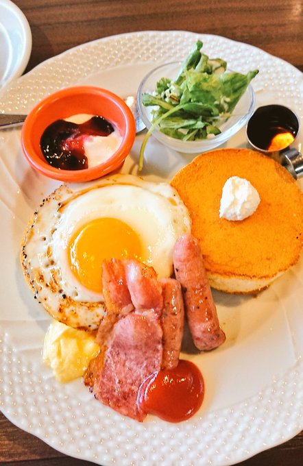 GW最終日だしたまには外出かけるか～と星野珈琲でモーニングして帰りに夏用のお花の苗買った🌼植えるわよ 