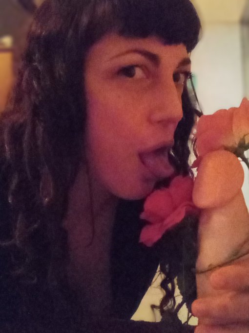 CELEBRANDO EL 47 ANIVERSARIO DE MI NACIMIENTO, no me agradan mucho las tortas, pero me quedo con las