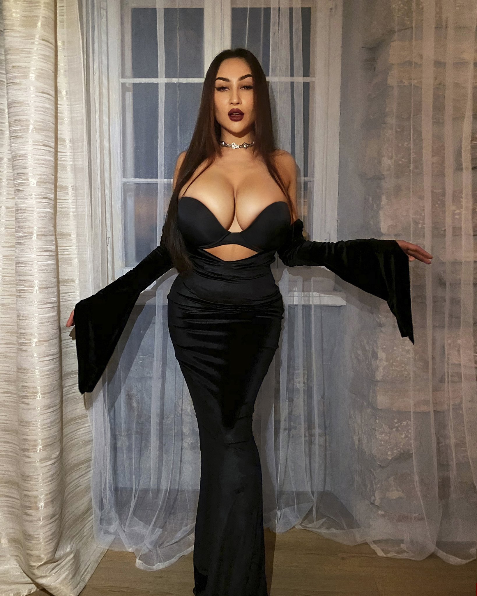 Louisa Khovanski on X: Happy weekend😛😛 t.coDKz8ySFB9b  X