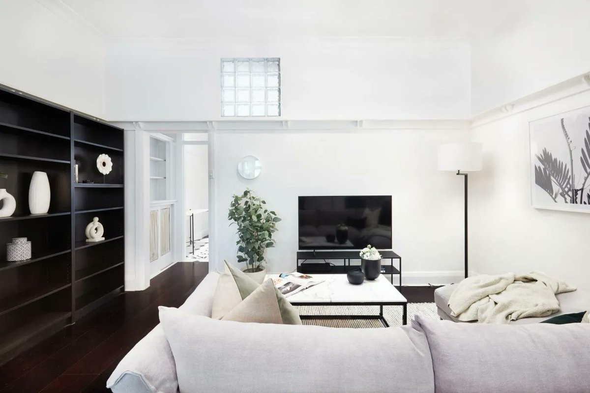LAbode_Aus's tweet photo. This stylish one bedroom apartment has an open concept living and dining room. The location is in a boutique block with an elevated leafy outlook. 

https://t.co/p28SXONzkX
.
.
#luxuryhome #interiordesign #luxury #luxurylifestyle #realestate #design #architecture #homedecors https://t.co/esF31aHDFf