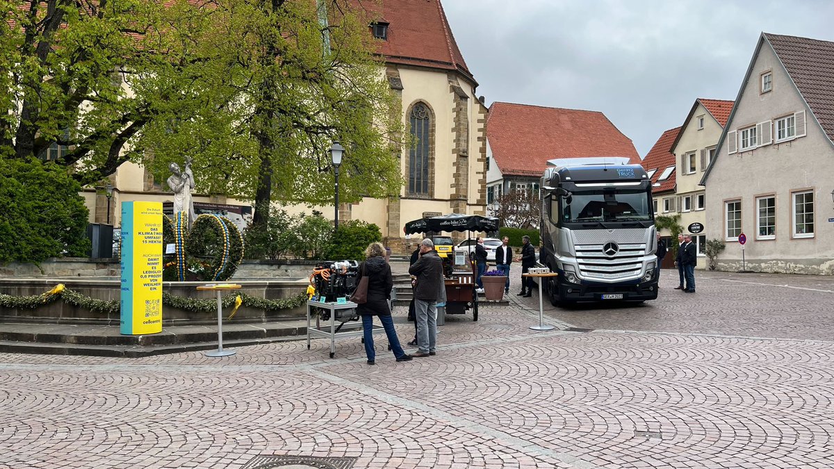 Guten Morgen #WeilheimAnDerTeck 👋🏻 Heute ist der #GenH2 von <a href="/DaimlerTruck/">Daimler Truck</a> an unserem #cellcentric Infostand zu Gast. ✨