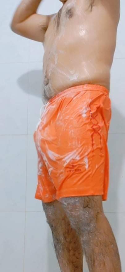 Có ai tắm cùng ko