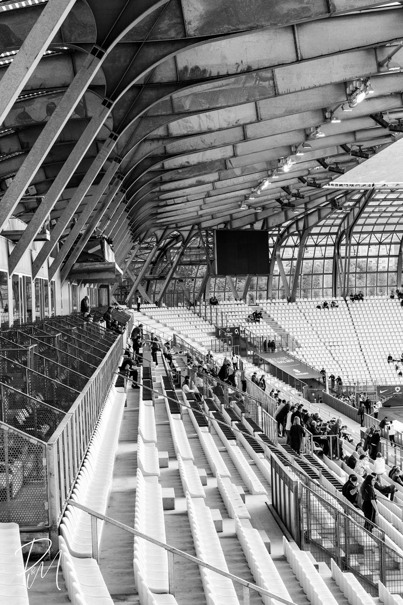 BNE_PX's tweet photo. Un très beau stade au pied des Alpes 
@GF38_Officiel @VAFC @Ligue2BKT https://t.co/jDZeyyulRe
