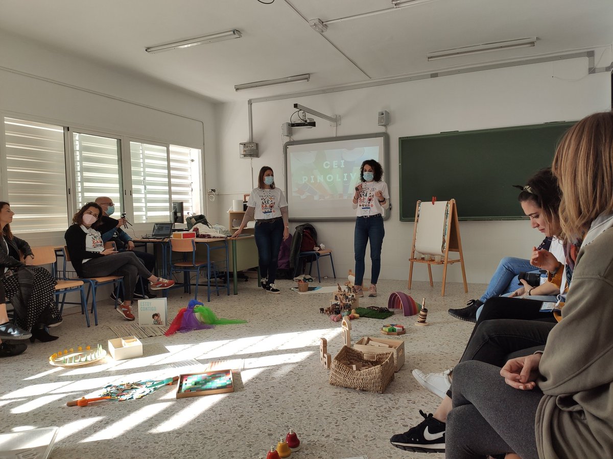 PaquiCara's tweet photo. Comenzamos talleres en @EABE2020 #EABE2022 #grupo33 metodologías activas en #Educacioninfantil espacios compartidos en  @Pinolivo @IsaMejorana @almupinos https://t.co/PJ6yS0wxBN