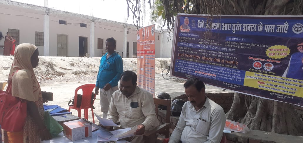 NtepVaranasi's tweet photo. PINDRA BLOCK PHC आजादी का अमृत महोत्सव
स्वास्थ मेला में टीबी कैंप का आयोजन किया गया जिसमे STS पिंडरा द्वारा 50 व्यक्तियो की स्क्रीनिंग की गई तथा जांच उपरांत ३ मरोजो की दवा स्टार्ट की गई @AnandBrc @ntep_UP @TbDivision
@TBHDJ #BlockHealthMela @CMO_VARANASI #EndTB https://t.co/aLtDDrOH0W