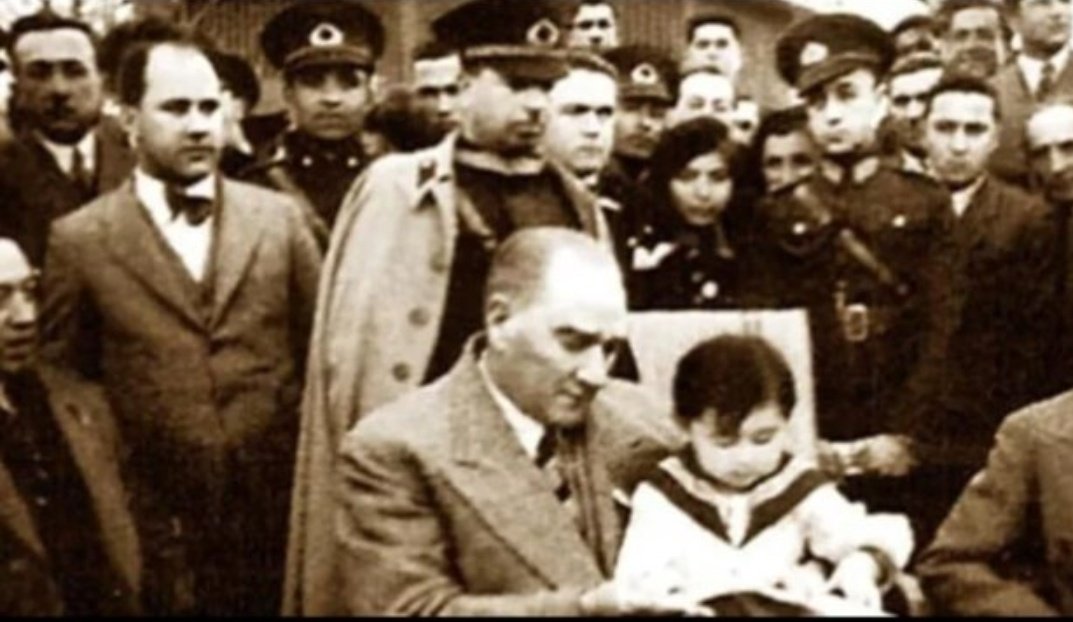 eda_kya05's tweet photo. Dünyadaki tek Çocuk Bayramı kutlu olsun 🇹🇷🎊

#23NisanUlusalEgemenlikveCocukBayramı ❤️ https://t.co/OpSu5eezCq