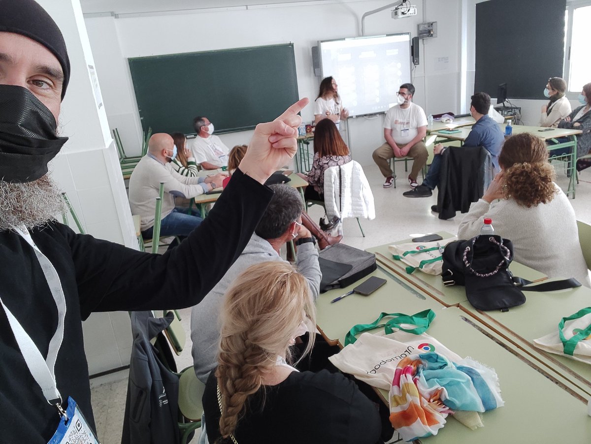 leonidasarjona's tweet photo. Con la Flow Woman en el taller de Gamificación en #EABE2022 #Eabe22 @EABE2020 @AzaharaTIC https://t.co/3yA3GUrAt3