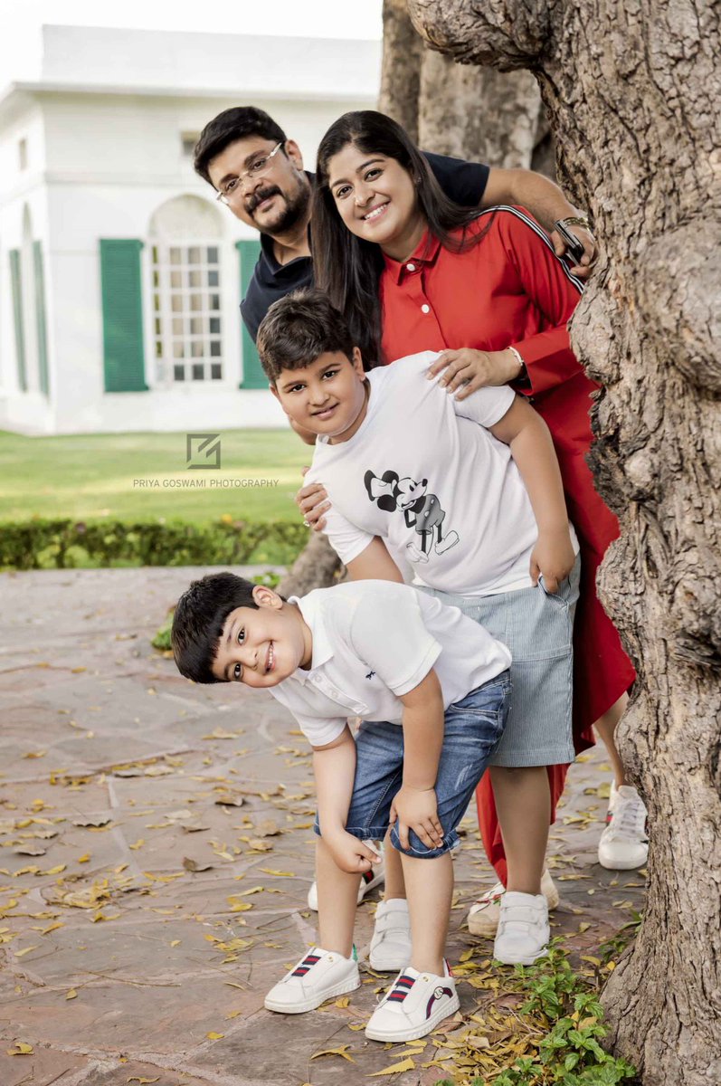 PriyaG_Official's tweet photo. 10th Anniversary celebrations with an outdoor family photoshoot. 🎊📸
Shot on Nikon D850 @nikonindiaofficial
Location @Maidens_hotel 
#priyagoswamiphotography #familyportraits #familyportraitphotographer #familyphotography #outdoors #familyphotographerdelhi 
Edited · 2w https://t.co/XBMNN8QeLY