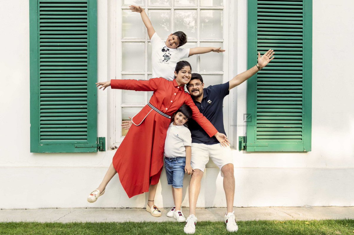 PriyaG_Official's tweet photo. 10th Anniversary celebrations with an outdoor family photoshoot. 🎊📸
Shot on Nikon D850 @nikonindiaofficial
Location @Maidens_hotel 
#priyagoswamiphotography #familyportraits #familyportraitphotographer #familyphotography #outdoors #familyphotographerdelhi 
Edited · 2w https://t.co/XBMNN8QeLY