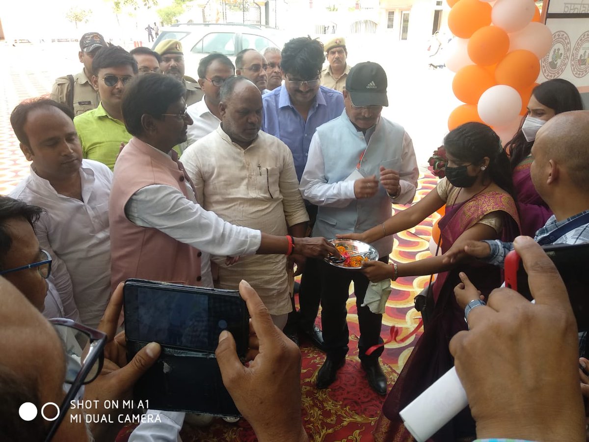 NtepVaranasi's tweet photo. HARUHA Block PHC आजादी का अमृत महोत्सव
स्वास्थ मेलामें टीबी कैंप का आयोजन किया गया जिसमे STS हरहुआ द्वारा ३० व्यक्तियो की स्क्रीनिंग की गई एवं मेले मई आये हुए लोगो का संवेदीकरण किया गया@AnandBrc @ntep_UP
@TbDivision @TBHDJ @CMO_VARANASI #EndTB
#BlockHealthMela https://t.co/XPktAsycHM