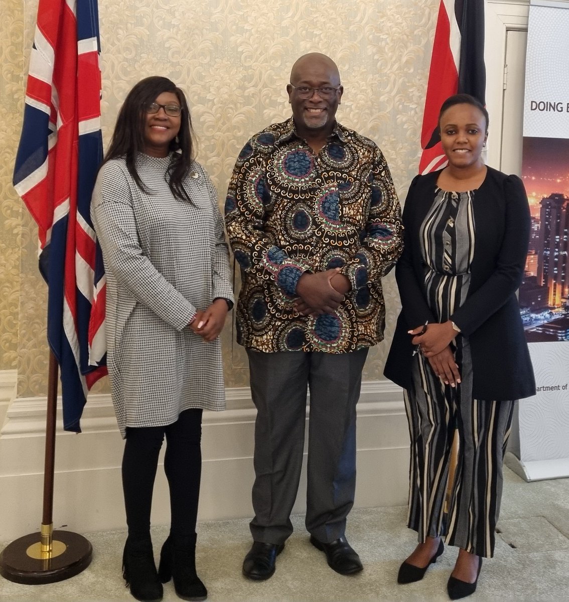 MEsipisu's tweet photo. Was delighted to meet Independent tea marketer and trader Christine Simon @BuyKenyanTea who called on us at @KenyaMissionUK. Hailed her commitment and enthusiasm in marketing Kenyan Tea across the world @KTDATea @MakeItKenya https://t.co/KeVT5zrecG