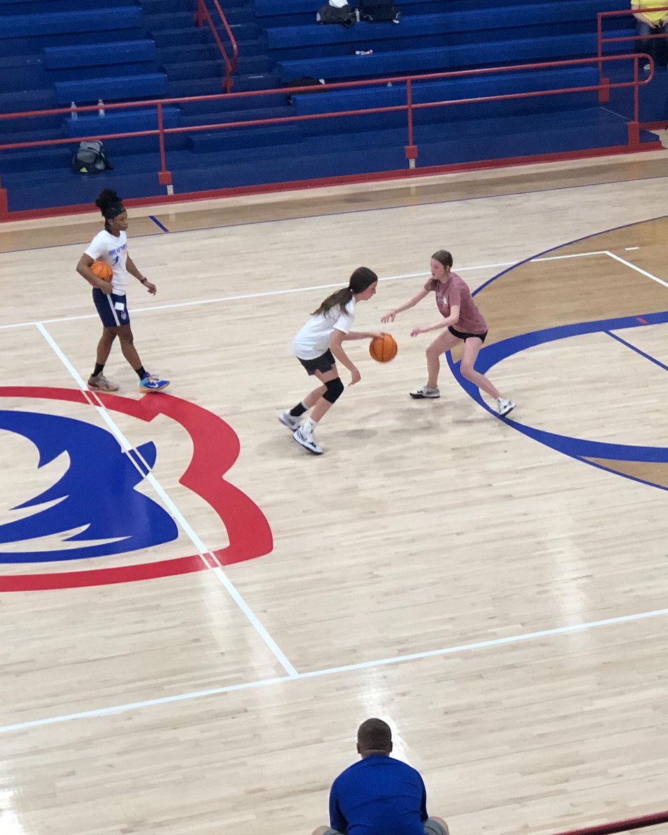 ron_baptist's tweet image. First day of @BreakthruBball Shooting/Ball Handling Camp in the books. These girls should sleep well tonight! Back at it tomorrow! #ladycoltswb #family #levelupp