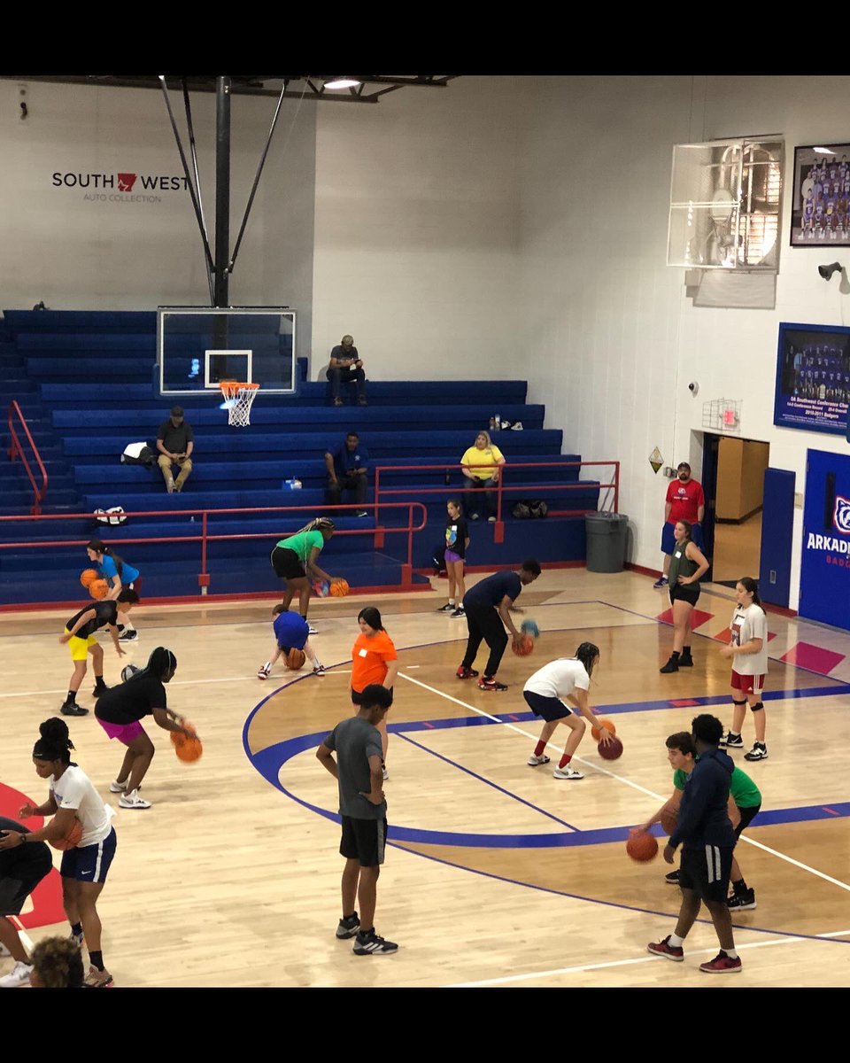 ron_baptist's tweet image. First day of @BreakthruBball Shooting/Ball Handling Camp in the books. These girls should sleep well tonight! Back at it tomorrow! #ladycoltswb #family #levelupp