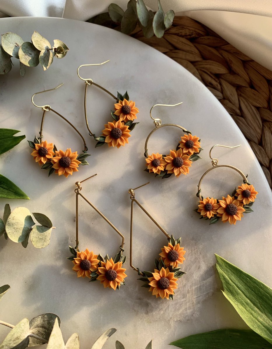 craftedbyari's tweet photo. happy earth day from your botanical clay lady 🌷🌻🌱💐✨ https://t.co/CnEVeMsaRX