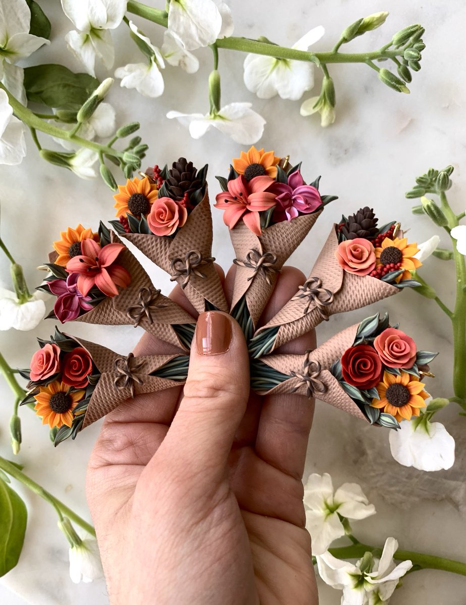 craftedbyari's tweet photo. happy earth day from your botanical clay lady 🌷🌻🌱💐✨ https://t.co/CnEVeMsaRX