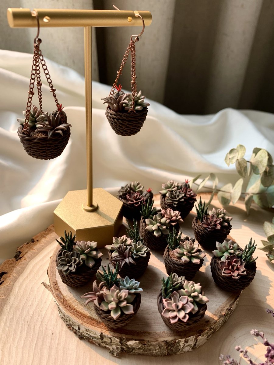 craftedbyari's tweet photo. happy earth day from your botanical clay lady 🌷🌻🌱💐✨ https://t.co/CnEVeMsaRX