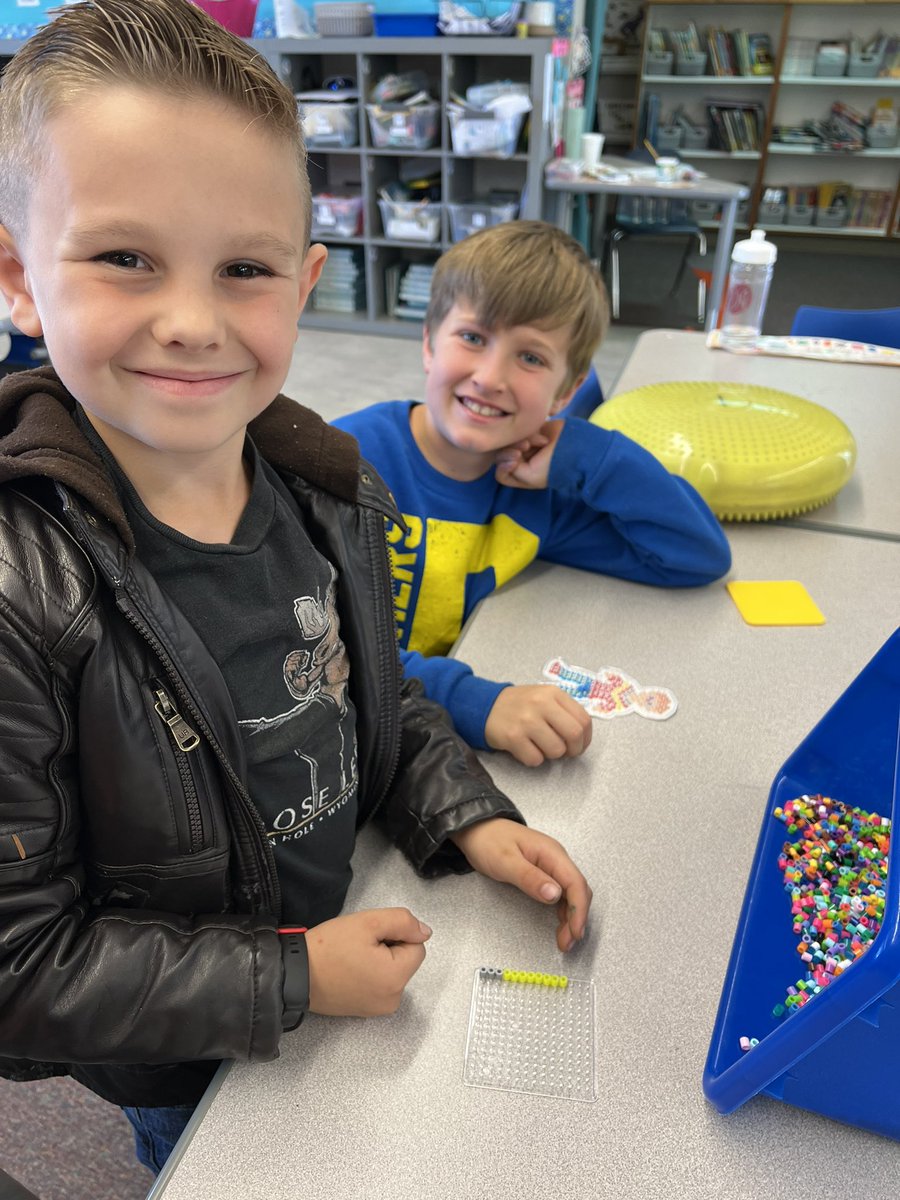 Friday fun with some craft time to help build those fine motor skills and foster some creativity. <a href="/pennpanthers/">Penngrove Elementary</a> #petk12 <a href="/Petk12schools/">Petaluma City Schools</a>