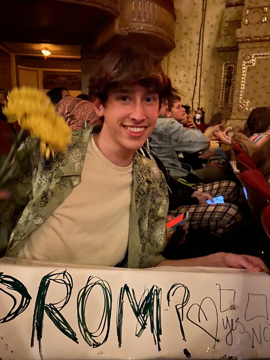 jacobpkirk's tweet photo. @lorde will you be my prom date? #lorde #lordeconcert https://t.co/lJm7FUiWqg