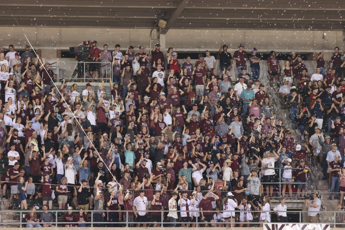 AggieBaseball's tweet photo. The 12th Man was ⚡️electric⚡️ tonight!

6⃣,9⃣7⃣2⃣ strong!

#whoopcity #gigem https://t.co/sDF220cpzL