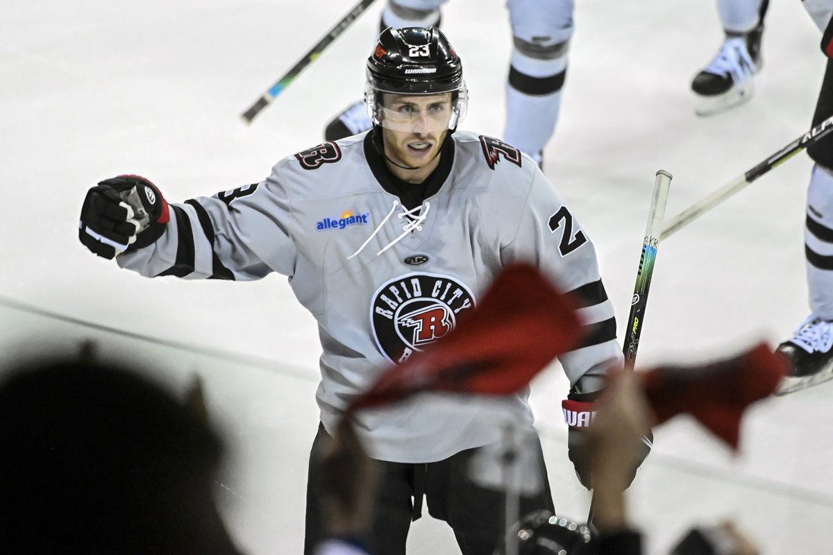 mattgadephotog's tweet photo. PHOTOS from the @RapidCityRush 3-2 win (via @RCJournal) https://t.co/cgsiMHelX0 https://t.co/blWoqUZVzs