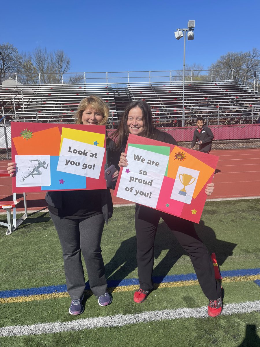 ZoilaC's tweet photo. We had such a fun time at our Clinton Walkathon!! 🎉👏🏼 The students and staff had a blast! We walked a combined 14 miles!!!! Woohooo!! 👏🏼👟@JenConnors1 @MsFroelich  @SOMSDK12 #ClintonPride #SOMSDPride https://t.co/5Q2XxstF3m
