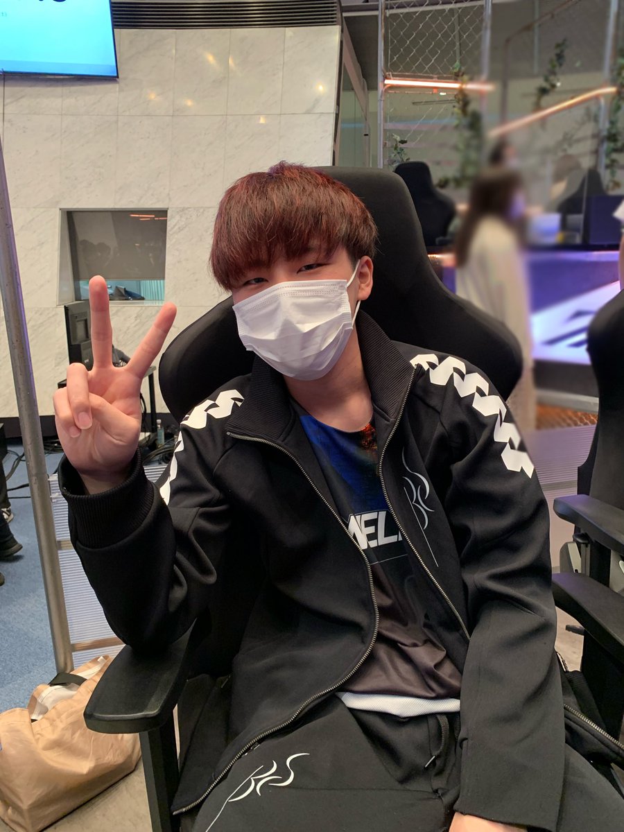 BC_SWELL's tweet photo. 【PUBG MOBILE部門】
#PMJL SEASON2 Phase1 DAY9
▷▶︎▷15:00 START🔫

🍣Zussy
🐼Skylar
🍅Critical Tomato
😎ZZP
🎐IXA

オフライン初日ドン勝を🔥

本日も応援宜しくお願い致します📣✨
📺 https://t.co/A9yByO3F50

#BCSWIN #PUBGモバイル https://t.co/aEAf5k6TQp