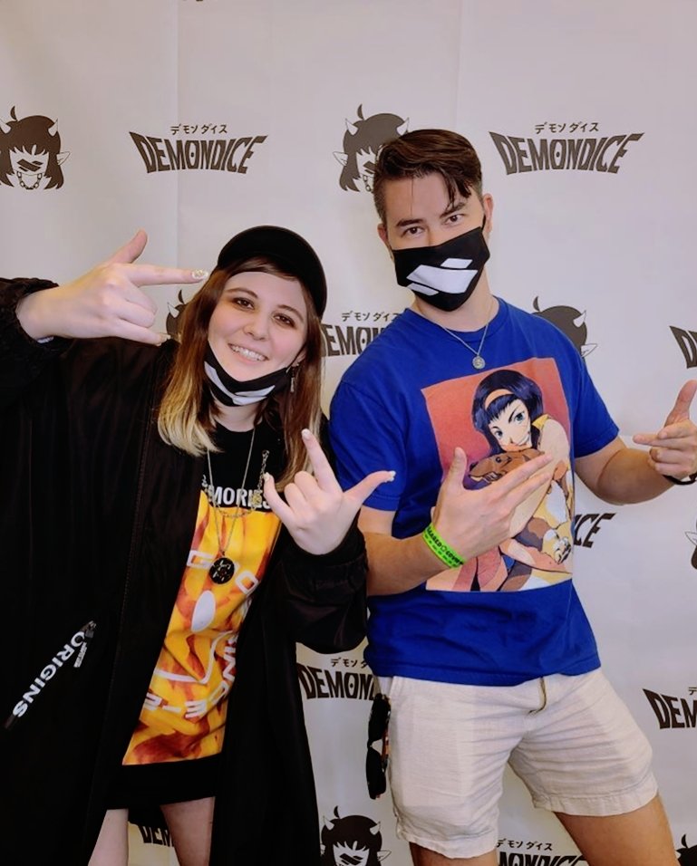 CardinalnGold00's tweet photo. Self doxxed myself to @DEMONDICEKaren - awesome to finally see ya live. Special thx to @skittle_sniper for the VIP hookup. Catch you in LA soon DDK! #demondice #kawaiikon2022 https://t.co/wMu2zHaAGB