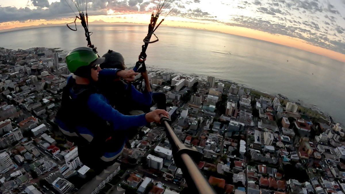 Sunset flight. Come Tandem Paragliding with us in Cape Town, we fly daily from Signal Hill. To book a flight WhatsApp or call us on: +27 625017847 #southafrica #capetown #capetownguide #capetownlife #wonderlustcapetown #vacation  #capetownmag #capetowninfo #capetownpictureperfect