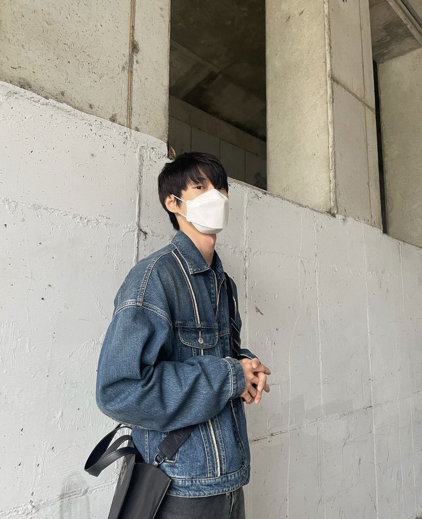 mctdoyoung's tweet photo. Happy mensiversary, @chittalphon baby. Jadi kapan kita jalan lagi? https://t.co/IRPAM5Lc9N