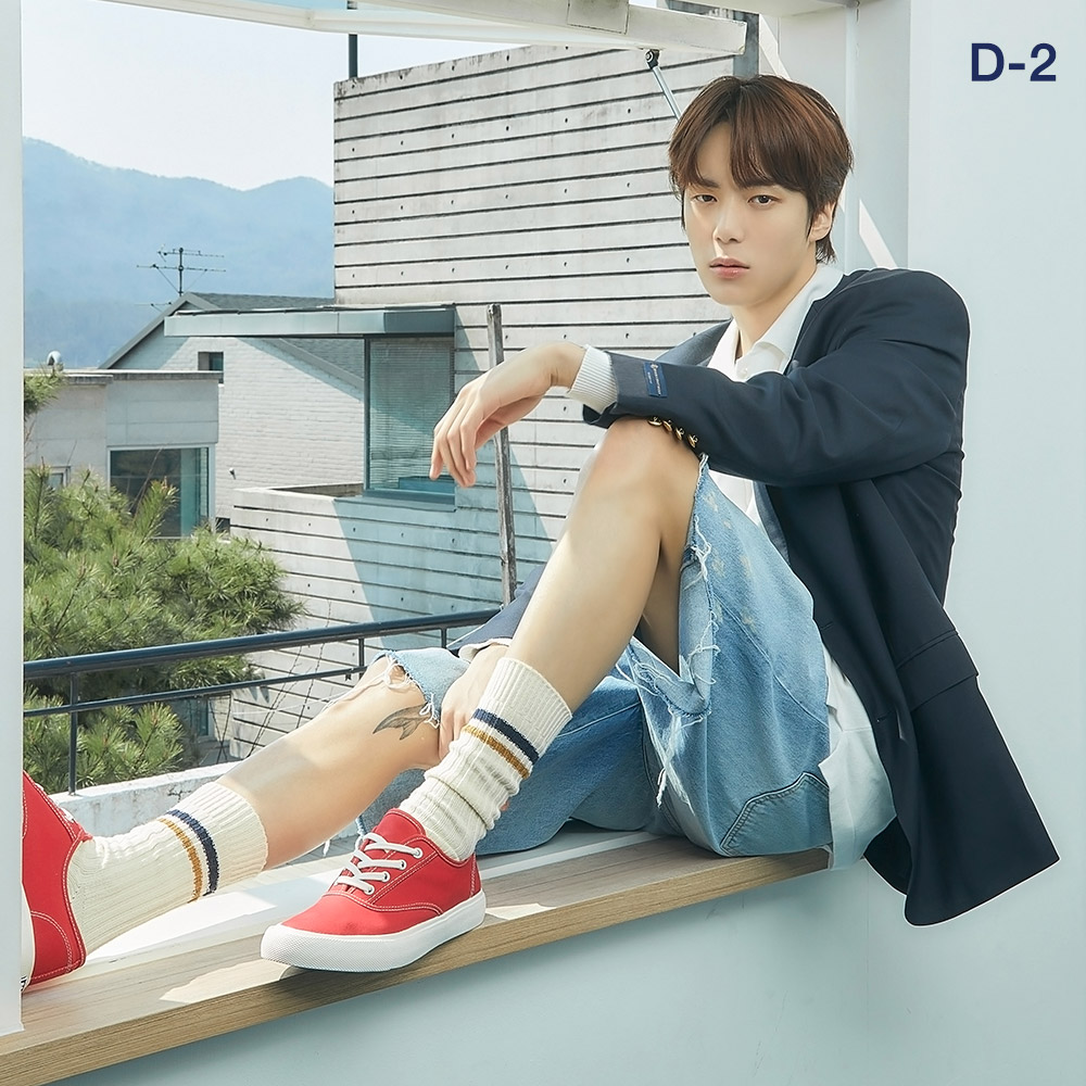 shoopen_kr's tweet photo. 🔔슈탠다드 네이비 출시기념 혜택가
🛍 출시기념 5% OFF + 더블쿠폰 5%

🔔 4월 25일 AM 11:00 포토카드 이벤트 OPEN
(소진시 자동 종료, 한정수량)

🔔 민혁님 착용 상품 (포토카드 증정 해당 상품)
- 네이비 베이직 스니커즈, 네이비 뮬, 비슬로우 피셔맨 샌들, 슈펜X비슬로우 스트랩 커버 슬라이드 https://t.co/wg4n6CIyMs