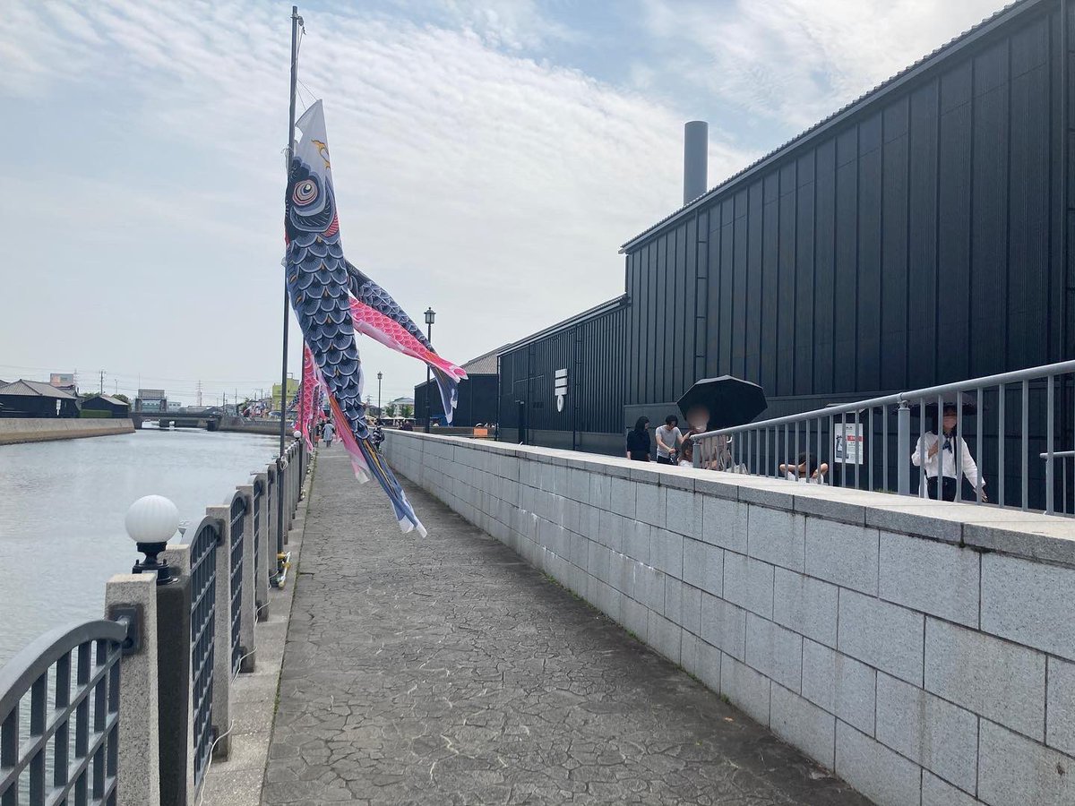 t_kuze's tweet photo. HOTORIｂｒｕｎｃｈ
ホトリブランチ
半田運河で、１４時まで。

大変気持ちの良い気候です。程よい賑わいかな？（写真は、なるべく人が写らないようにしています）

時間がなかったのでほぼ素通りでしたので、今度はゆっくりしたいな、と思います。 https://t.co/7M517YIpwE