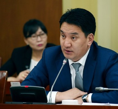 Хурд Чойжилсүрэн, Оргил Ганбаатар гээд компанийнхаа эрх ашгийг олон нийтийн анхдагч хэрэгцээнэс давуулж үздэг хүмүүс төрд байх хэрэг бна уу? Хувь хувьсгалгүй бүгдий нь базчихаар энэ хүмүүс чинь хүн төрхт мангас болчлоо