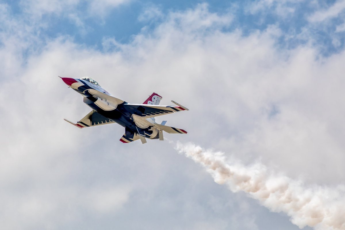 JK_Multimedia's tweet photo. USAF Thunderbirds at Randolph AFB today. 

#airforce #thunderbirds #military #airshow #aircraft #airshowphotography #USAF https://t.co/YJp6xOGe7O