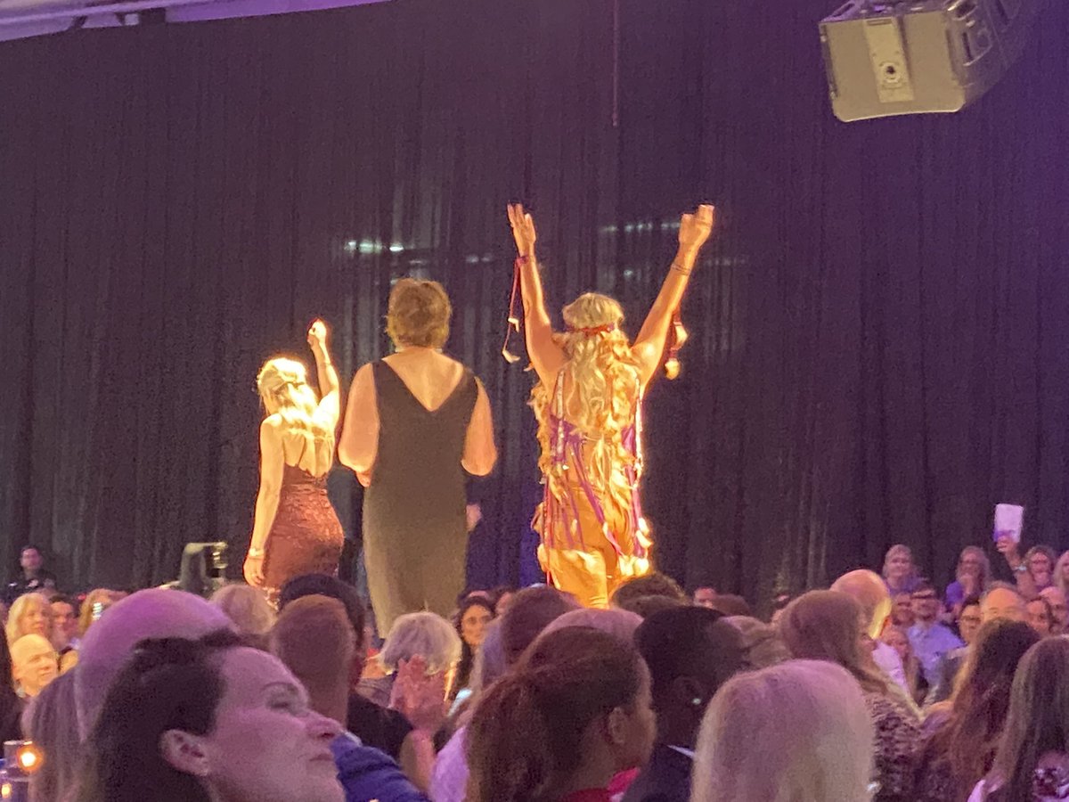 SharonChenTV's tweet photo. BRA COUTURE @KCTV5 #Take5ToCare - What a fun night!  Getting dressed up for @BraCoutureKC.  These women are so brave, strong, amazing &amp; truly inspiring ❤️❤️❤️  @CarolynKCTV5 was a fantastic emcee - she looked positively gorgeous 💃🏻

#breastcancerawareness #bracouturekc https://t.co/Chu2KT1oBW