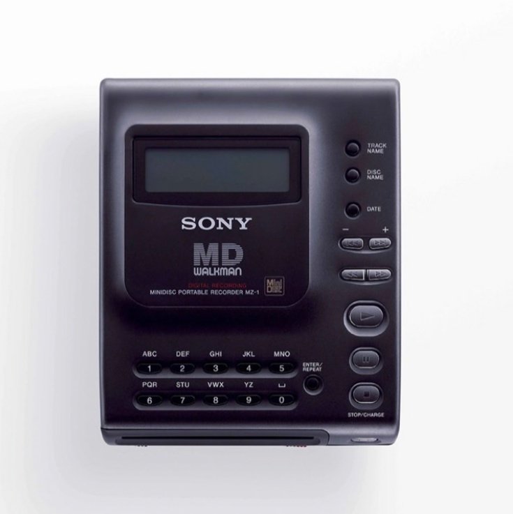 293. MD(Hi-MD)ウォークマン 1/2 92年～2018年迄ソニー㈱が販売してい