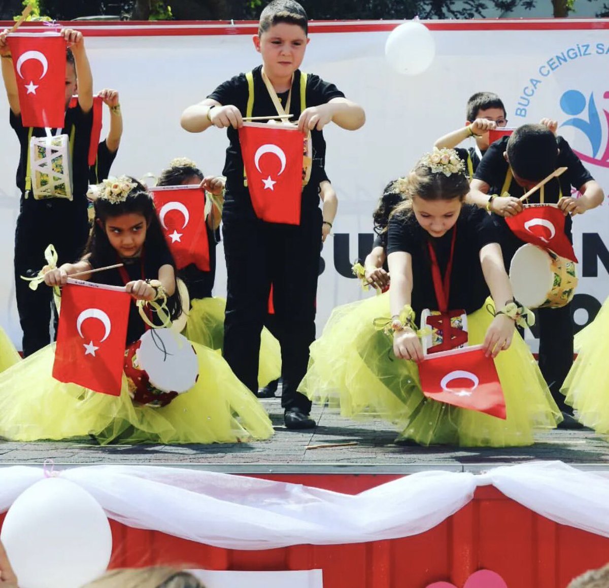 Geleceğimizin teminatı çocuklarımızın,
#23NisanUlusalEgemenlikveCocukBayramı  kutlu olsun! 🇹🇷🇹🇷🇹🇷
<a href="/izmir_ilmem/">İzmir İl Milli Eğitim Müdürlüğü</a> <a href="/bucamilliegitim/">Bᴜᴄᴀ İʟᴄ̧ᴇ Mɪʟʟɪ Eɢ̆ɪᴛɪᴍ</a> <a href="/hsyngnsksv/">Hüseyin Güneş</a> <a href="/SalihAkdeniz51/">Salih Akdeniz</a> <a href="/Fatma88643457/">Fatma Kuşcu</a> <a href="/BucaBld/">Buca Belediyesi</a> 
#23NisanKutluOlsun