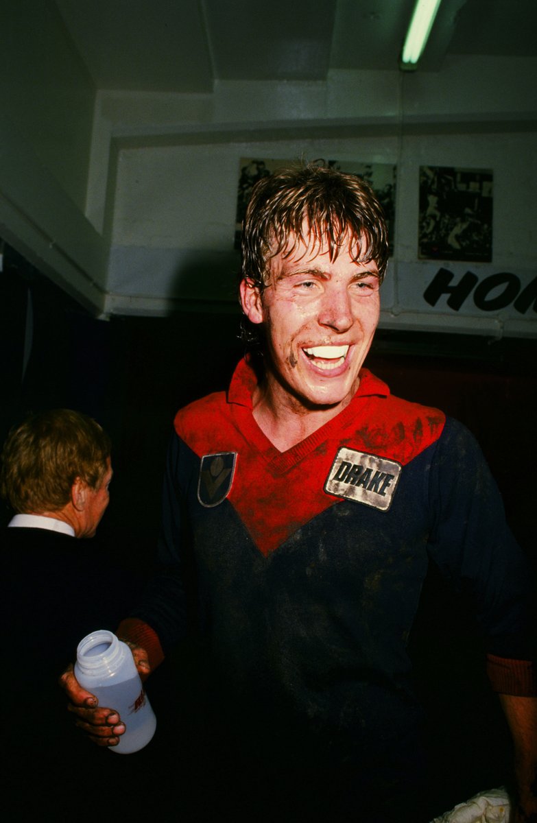 Today we remember the great Jim Stynes, on what would’ve been his 56th birthday. ❤️

#DemonSpirit