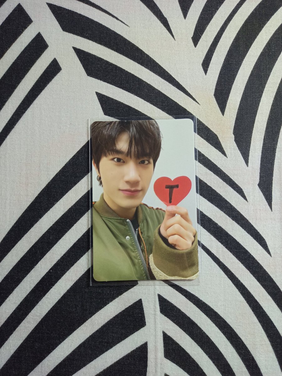 walmarts_'s tweet photo. ★ #walmarts_sells
[ wts lfb ph only ]

★ mashiho weverse set
★ doyoung weverse set
★ yedam blue selfie ver
★ mashiho ktown4u pc

» onhand
» own pulls ; can dm condi
» mod: sco jnt / direct ggx

prices are on the 4th pic ^^ 

## treasure pob pc photocard ktown ch1 https://t.co/EfiHofkx2D