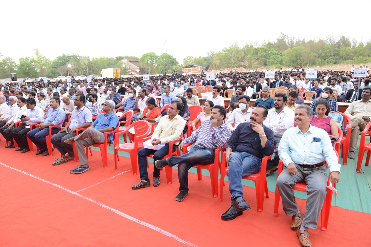 surathkal_nitk's tweet image. Snaps of Ring presentation ceremony 2022!!!!!🎉
We are tremendously grateful to all the dignitaries who graced the occasion. #NITK @surathkal_nitk #RingPresentation #ProudMoments