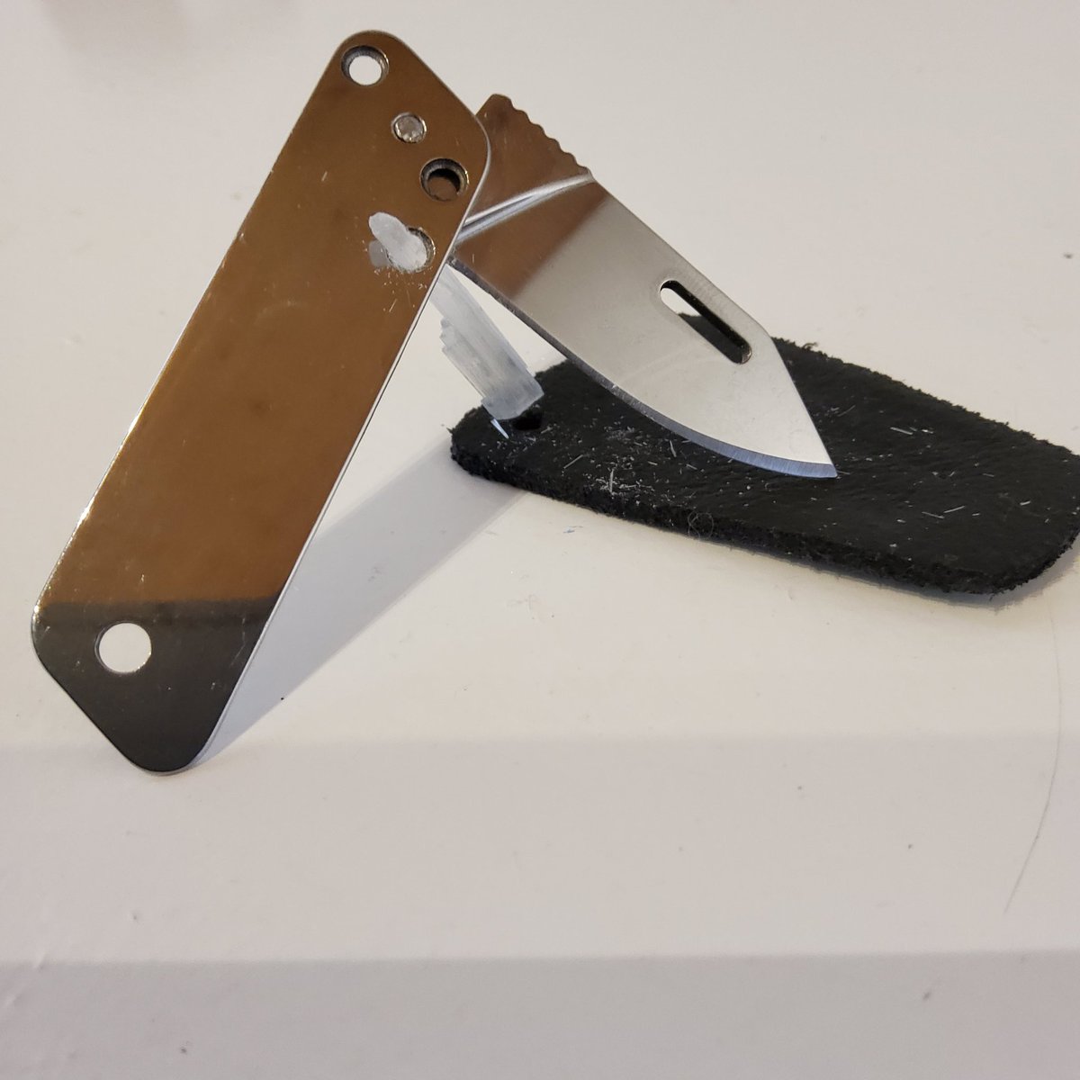 HAND MADE SINGLE JOINT POCKET DAGGER WITH NO STOP OR RELEASE.....360 ROTATION....FOR FASHIO. WEEK AND HANDLUNG CLOTHING. 

#DAGGER #Knife #fwny #nfts