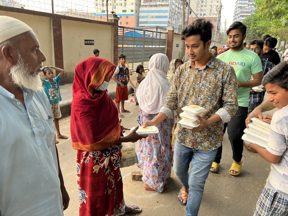 BDAID1's tweet photo. “পবিত্র রমজান মাসে, BDAID সবার পাশে “ 
পবিত্র রমজান ২০২২ উপলক্ষে সুবিধাবঞ্চিতদের মাঝে ইফতার বিতরণ ।

Website: https://t.co/2jMMhNEnbg

Facebook: https://t.co/65kMtyVCxZ

Instagram: https://t.co/754pXq6344

YouTube: https://t.co/yTYrh5rUGo

Twitter: https://t.co/TI3xuw3Cfp https://t.co/g1zhxyEY02