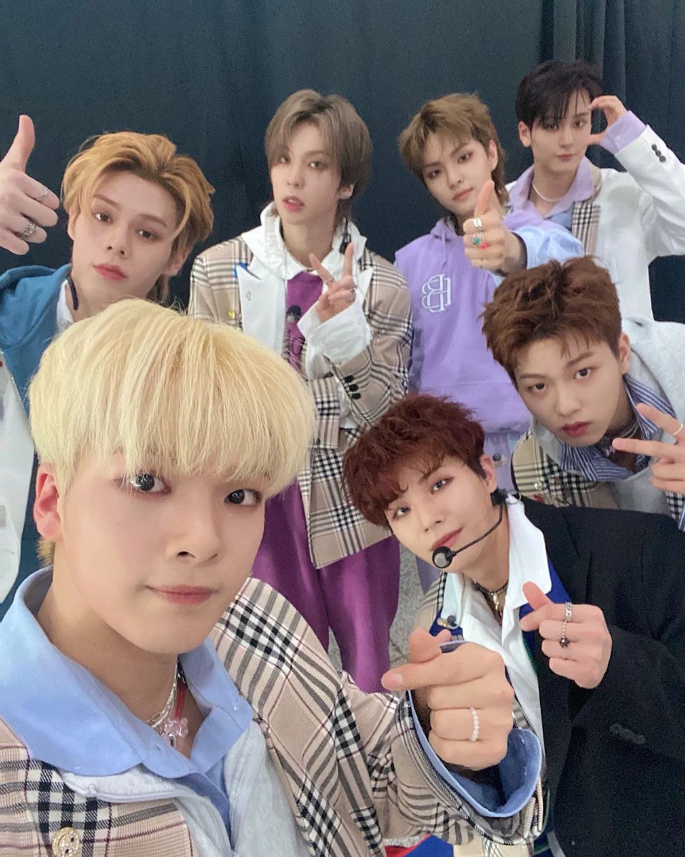 ghost9_ph's tweet photo. Today's "Simply K-pop" performance is also finished!
Thank you Ghostie for waiting for us~

🔗https://t.co/v8mfgINK9f
[220423 @ official.ghost9 IG Update]

#준성이의스타일기 #JunseongStyle
#최준성 #CHOIJUNSEONG
#GHOST9 #고스트나인 #XRay #ARCADE_V https://t.co/xfzw15grUa
