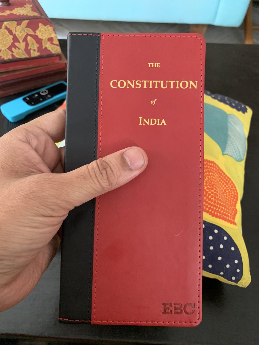 Aakar__Patel's tweet image. bought this purely because of size and typography. is truly first rate. saw it in biraj patnaik’s office