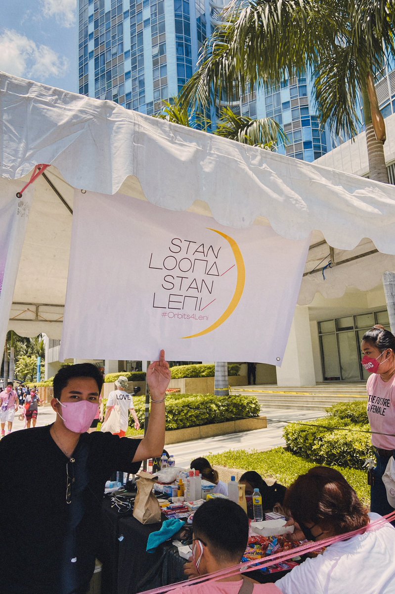 centerhyeju's tweet photo. finally found my people 💗🌙  #Orbits4Leni #PasayIsPink https://t.co/UpN1afraOk