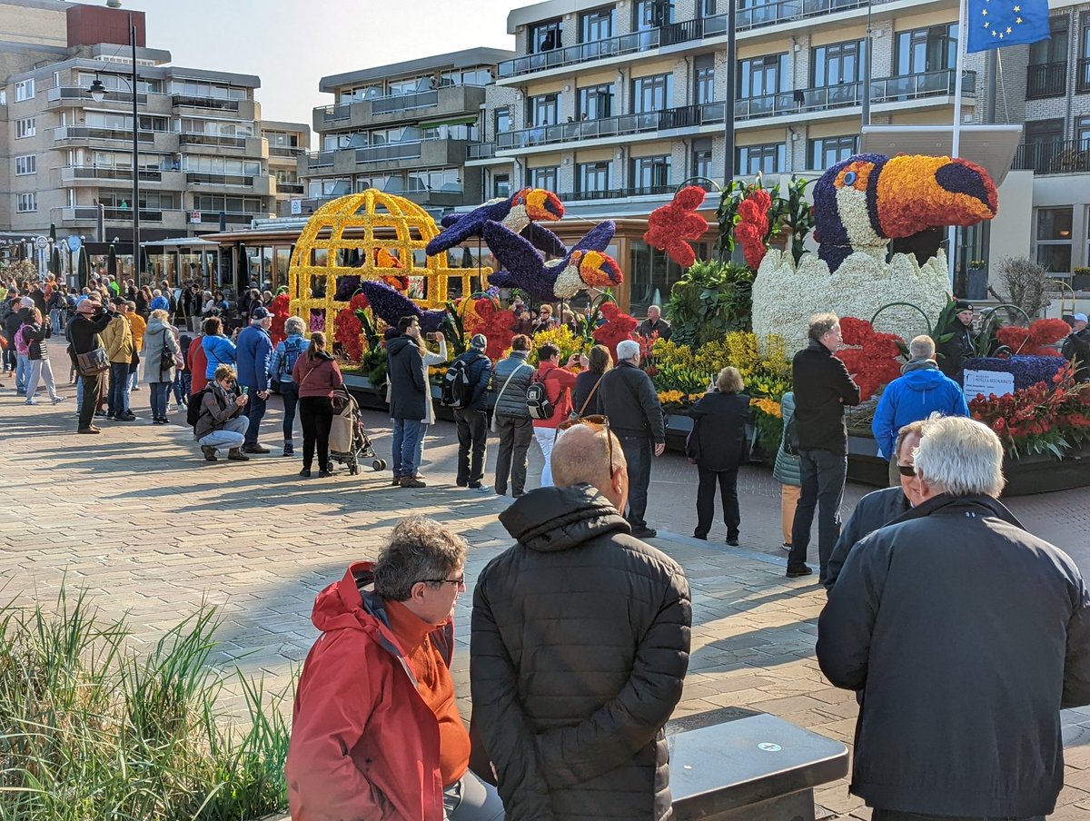 markkool8's tweet photo. Bloemencorso van de Bollenstreek weer van start gegaan na twee jaar afwezigheid vanwege corona. Zie meer over het corso op https://t.co/BFphXUCWnA #bloemencorso https://t.co/8nAsLEGTeU