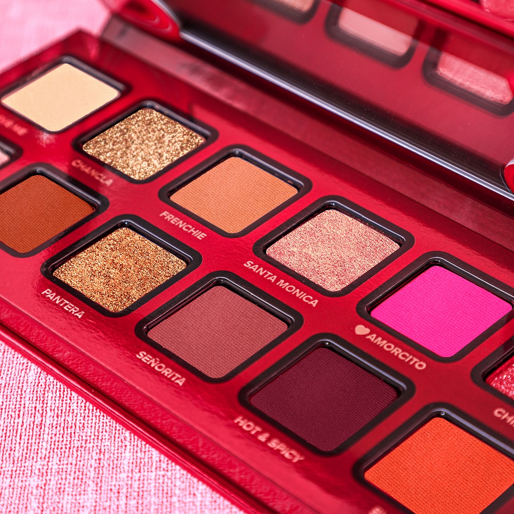 OtaraCosmetics's tweet photo. Cost-effectiveness and premium quality are what you can expect from our professional makeup eyeshadow palette. #professionalmakeupeyeshadowpalette #makeupeyeshadowpalette https://t.co/INMIYXZ6Md