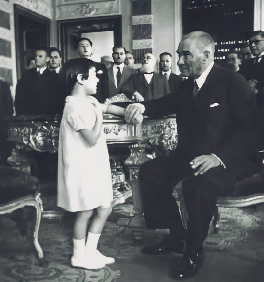 ragip_kiraz's tweet photo. Bugün bir çocuğun elini tutun,yarın size yepyeni bir dünya yaratsın…
23Nisan Ulusal Egemenlik ve Çocuk Bayramı’mız Kutlu Olsun. https://t.co/YTIHwBNpcq