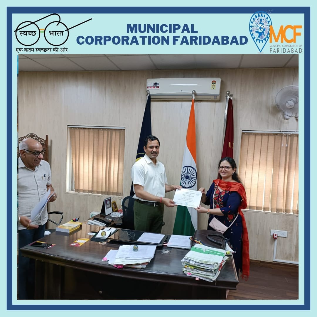 MCF_Faridabad's tweet photo. Piyush heights society in Greater #Faridabad has declared itself plastic free and the RWA has started composting in their own complex. The RWA was awarded with appreciation certificate by Commissioner, Municipal Corporation, Faridabad himself.

 @yashpalmurar @kamalguptabjp https://t.co/9oySbAkq0e