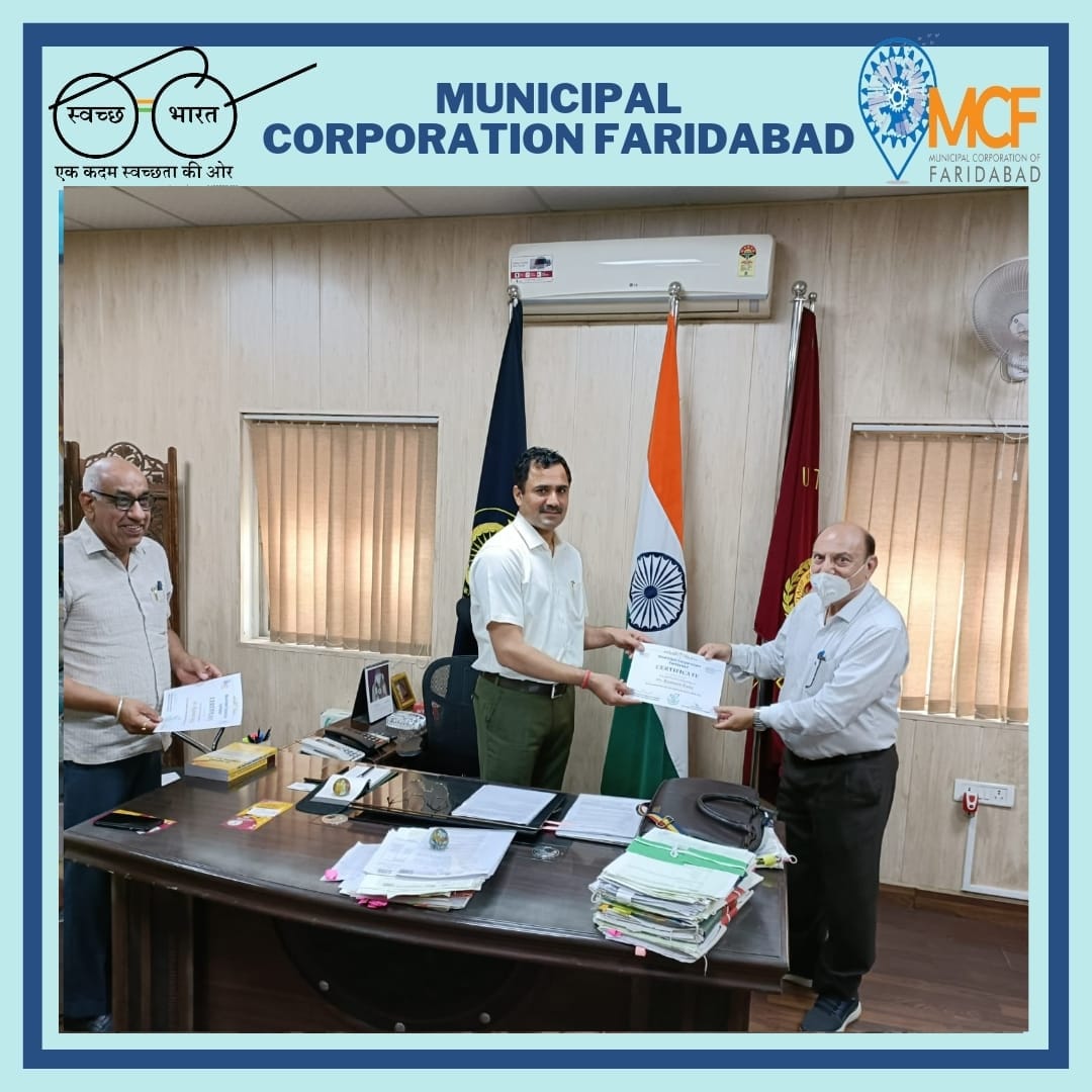 MCF_Faridabad's tweet photo. Piyush heights society in Greater #Faridabad has declared itself plastic free and the RWA has started composting in their own complex. The RWA was awarded with appreciation certificate by Commissioner, Municipal Corporation, Faridabad himself.

 @yashpalmurar @kamalguptabjp https://t.co/9oySbAkq0e